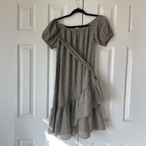 H&M Offshoulder, Raffles At The Bottom. Mini, Belt, Pre Loved , Size  2